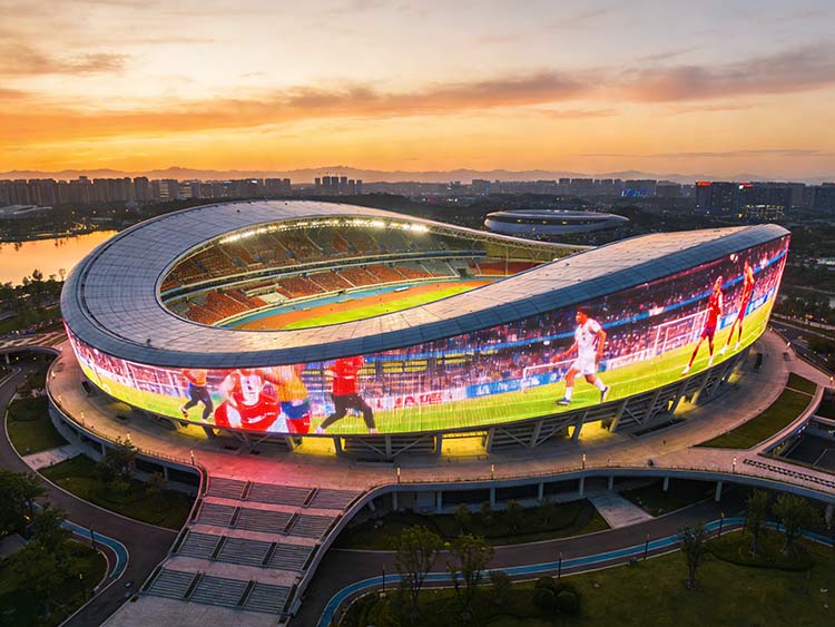 從世運(yùn)會(huì)408米巨幕看成都LED顯示屏的技術(shù)實(shí)力與應(yīng)用場(chǎng)景拓展